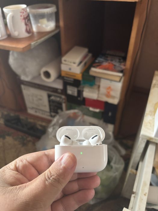 Продам AirPods Pro хорошем состояний минусоф нет с коропкой