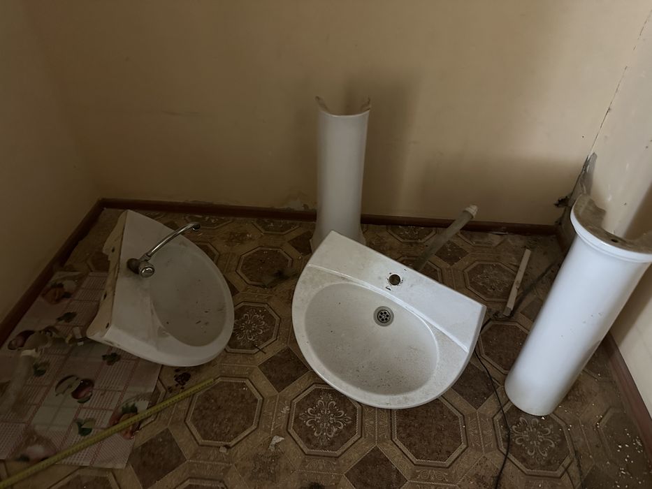 Дүкен бұзылып жатыр