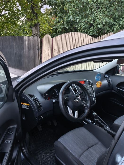 Vând Kia Ceed 2011