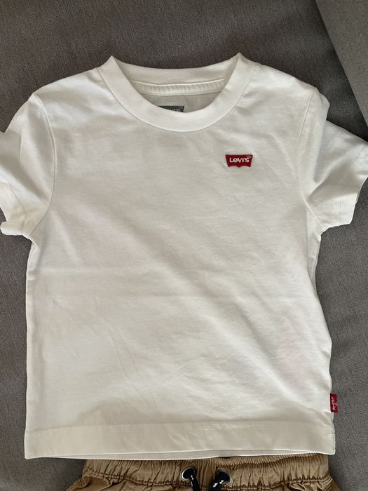Тениска Levis и къси панталонки George 92