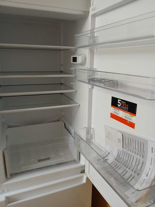 Хладилник с фризер Whirlpool - КАТО НОВ с остатъчна ГАРАНЦИЯ!!!