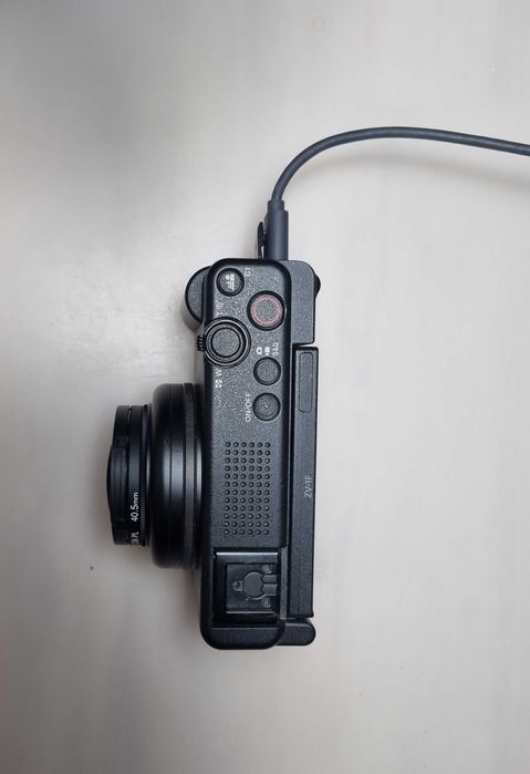 Sony ZV-1F + accesorii Camera Vlogging 4K 20mm F2.0 (se oferă factură)