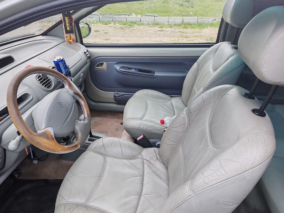 Renault twingo- Inițiale Paris