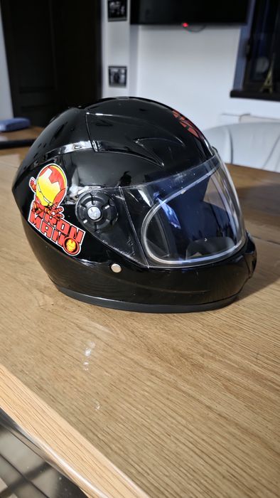 Детска каска - черна