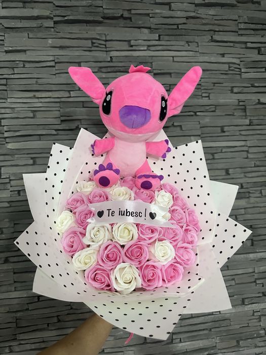 Buchet roz cu stitch cu 37 trandafiri