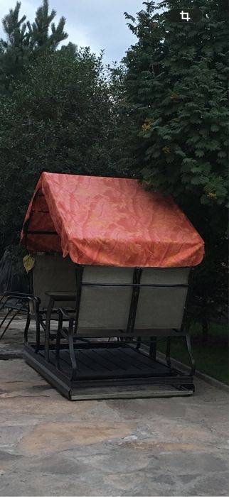 Беседка - качеля со столом