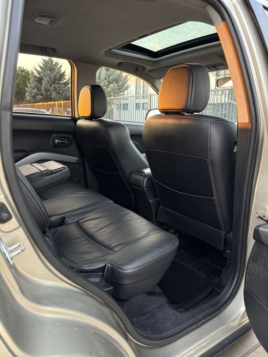 Mitsubishi Outlander 4X4 2009 7 Locuri Piele Xenon Trapa 4X4 Blocabil