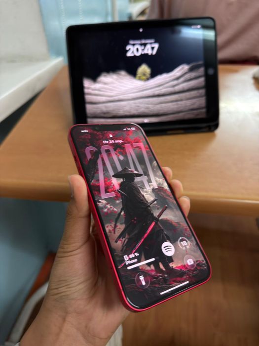 Продам айфон 14 (128gb) Product red