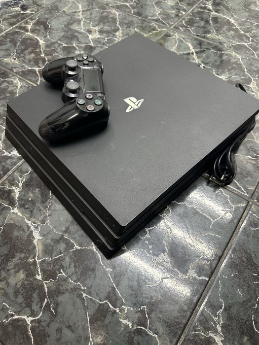 Ps4 pro 1 tb cu un controller