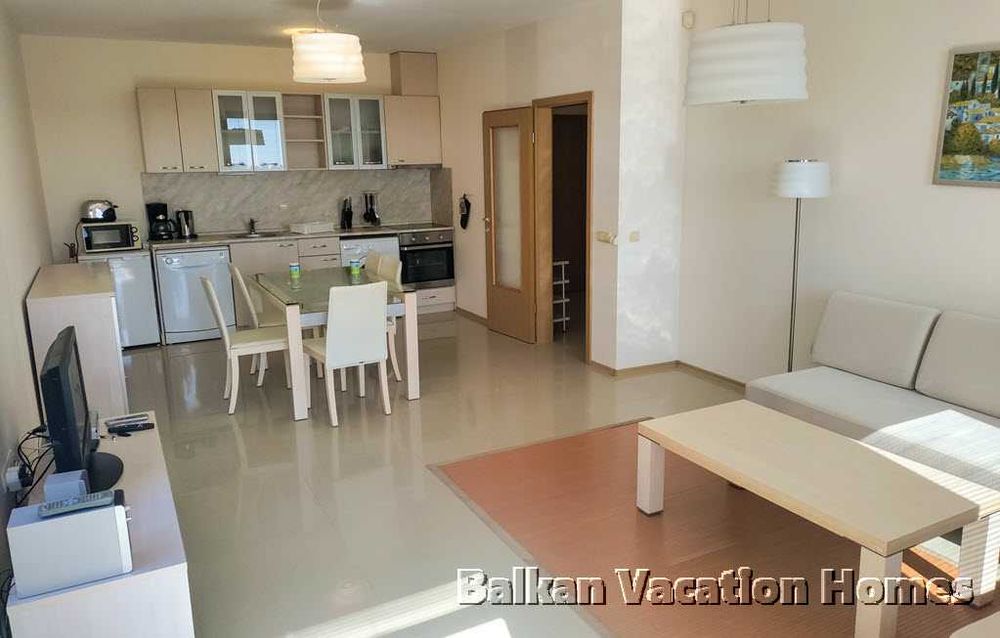 Продава се Тристаен апартамент в Балчик - 102 кв.м за 686 €/кв.м - Снимка #3