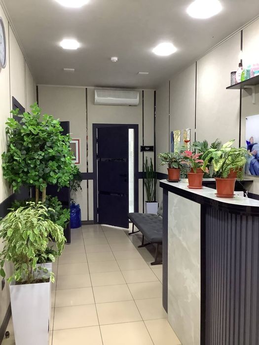 Действующая многопрофильная частная клиника. Первая линия.  Новза.