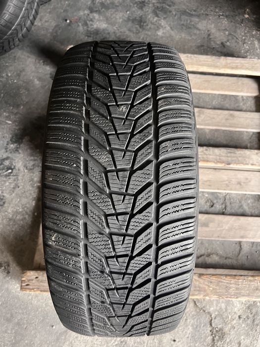 1 anvelopa iarna 235/45/18 , Hankook , DOT 2024 , 6.2 mm