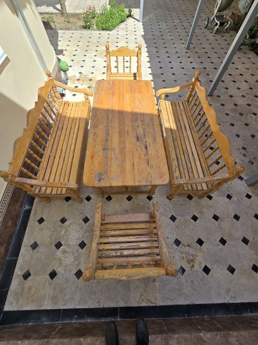 Срочно продаётся стол и стуля из дерево