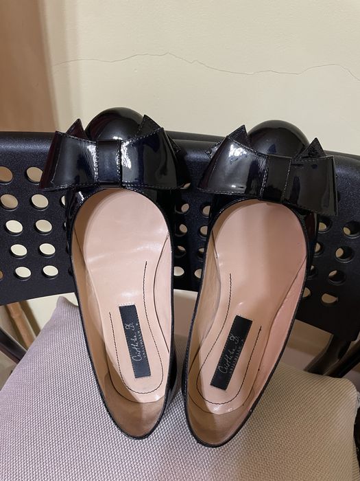 Pantofi din piele lacuita nr 37
