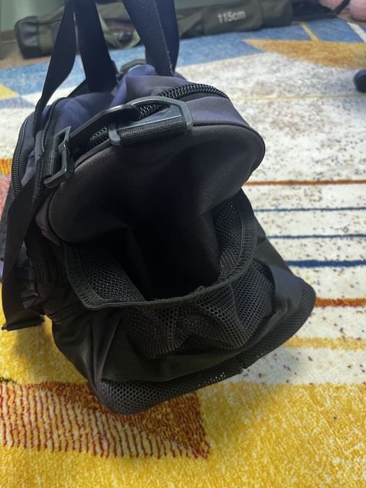 Geanta nike ca noua+compleu