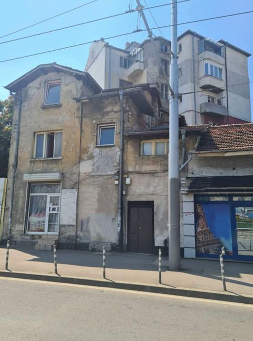 Продава се Къща в София, Център - 365 кв.м за 1644 €/кв.м - Снимка #1