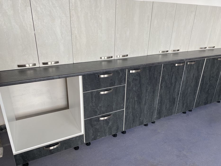 Mobila de bucatarie lungime 300 cm noua !