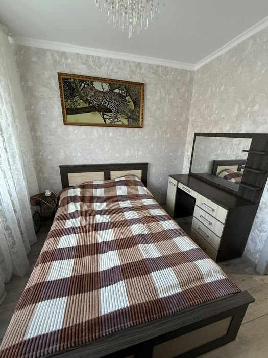Продаю спальный гарнитур