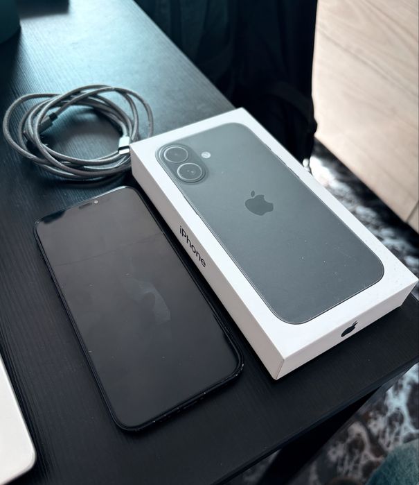 iPhone 12 Standard - 64GB - 86% Battery