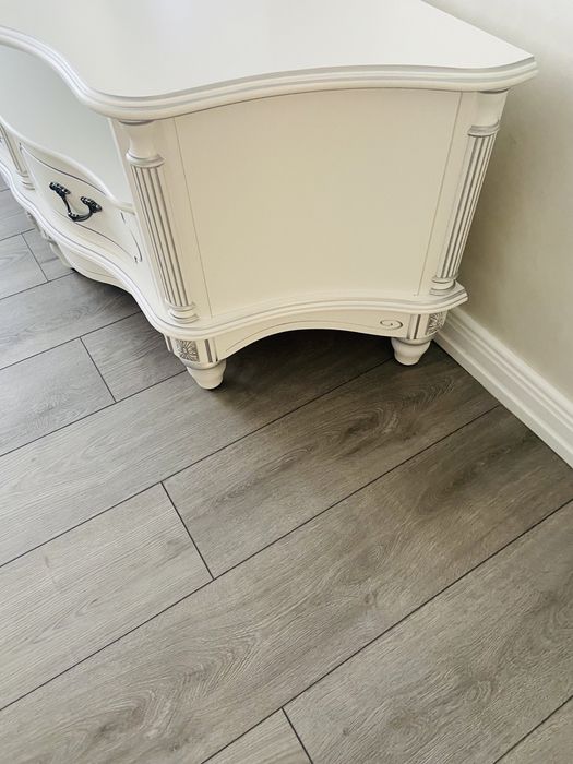 Тумба под телевизор белая