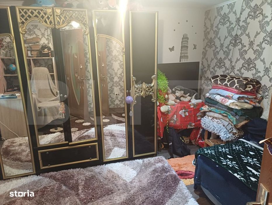Casa de locuit si spatiu comercial, teren 7300 mp, Hreatca, com. Vultu