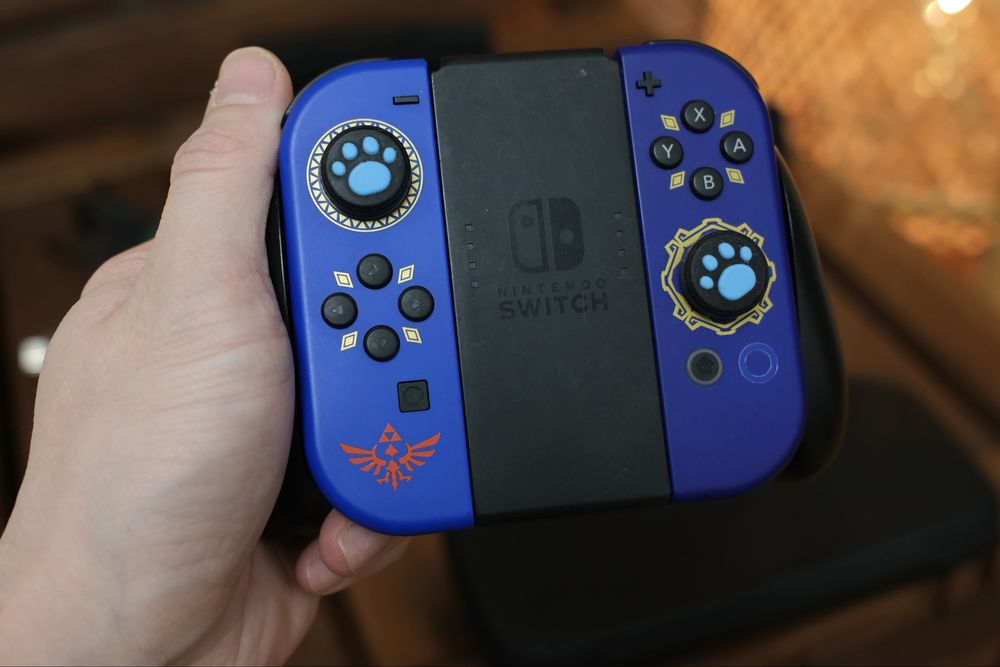 Продам Nintendo Switch 1gen + игры с аккаунтом