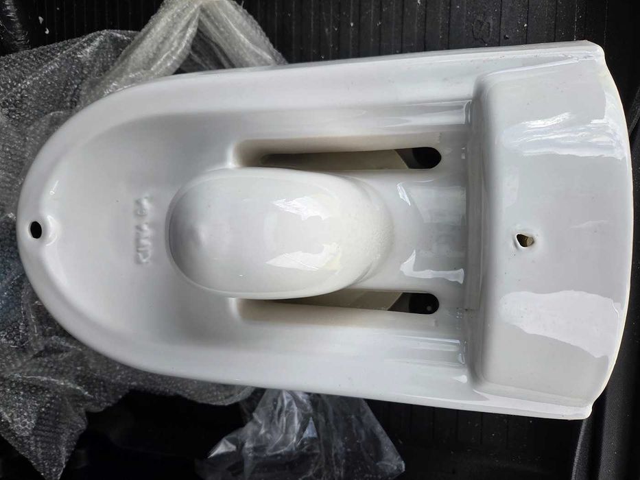 Vas wc suspendat Rimfree, forma inchisa, producator Geberit