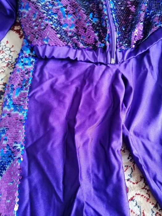 Продам 2 танцевальных костюма