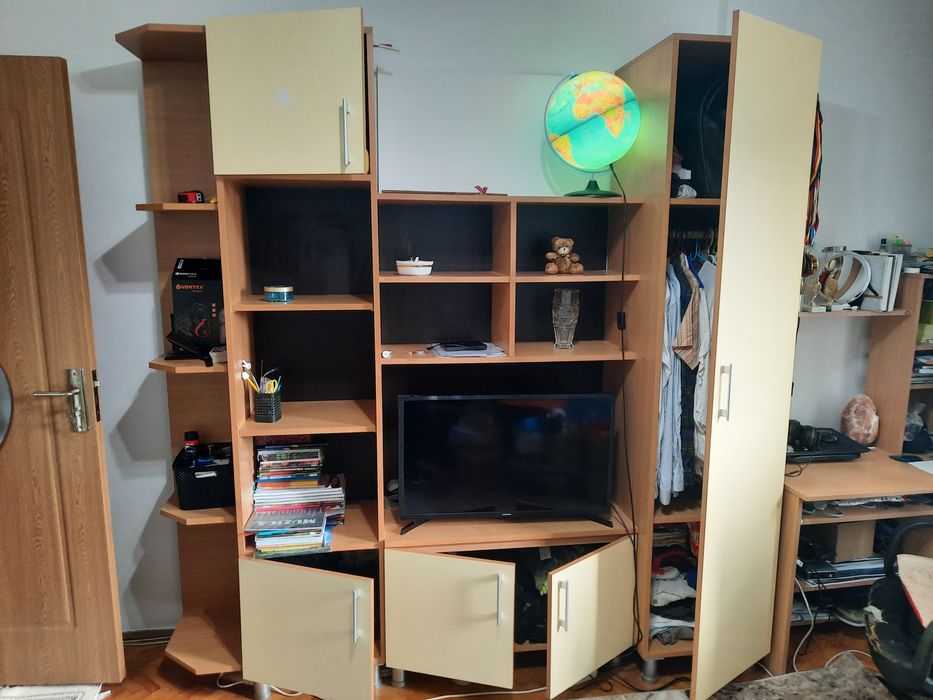 Mobila, biblioteca living.