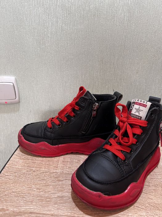 Продам ботинки на девочку