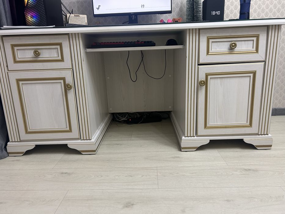 Продам стол письменный