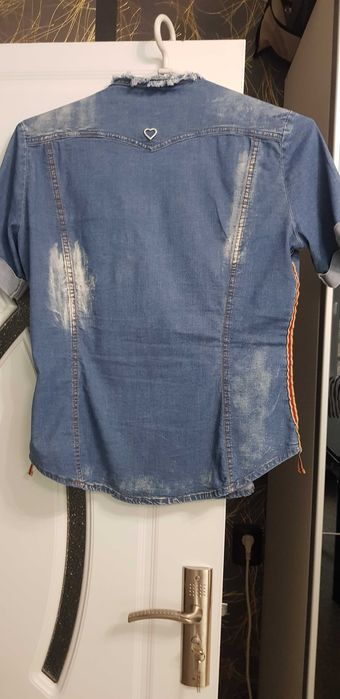 Продавам суичър на марката MAT и летни рокли