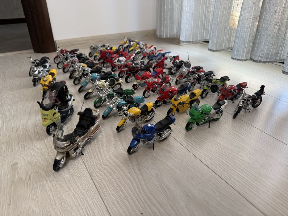 Lot Machete MAISTO - Motociclete 1:18  (Honda,Yamaha,Bmw,Suzuki,Harkey,Ducati)