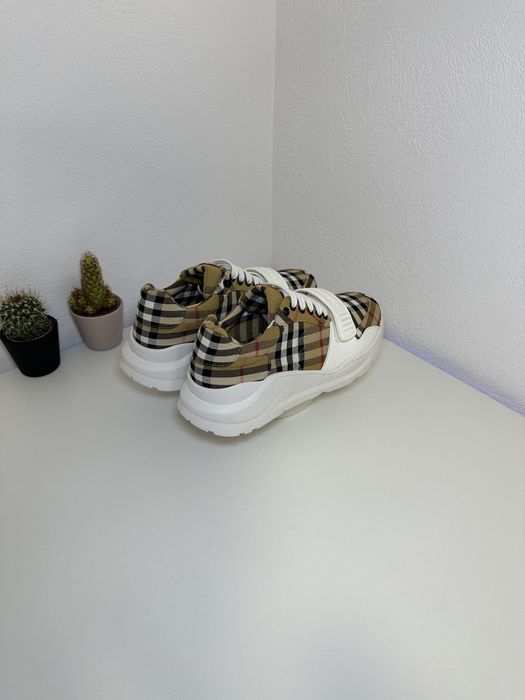 Burberry (PREMIUM)