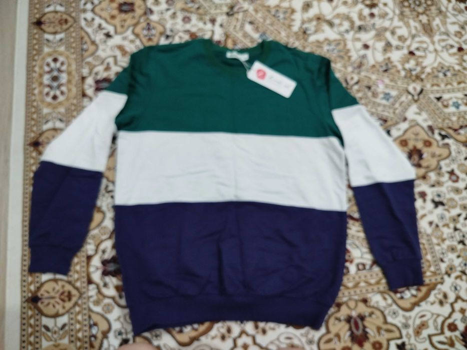 Продам свитшот. Новый. Размер 3XL. 48-52