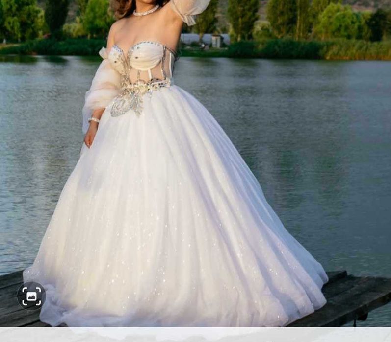 Vand rochie de mireasa model unicat 2 in 1 prințesă+ sirena