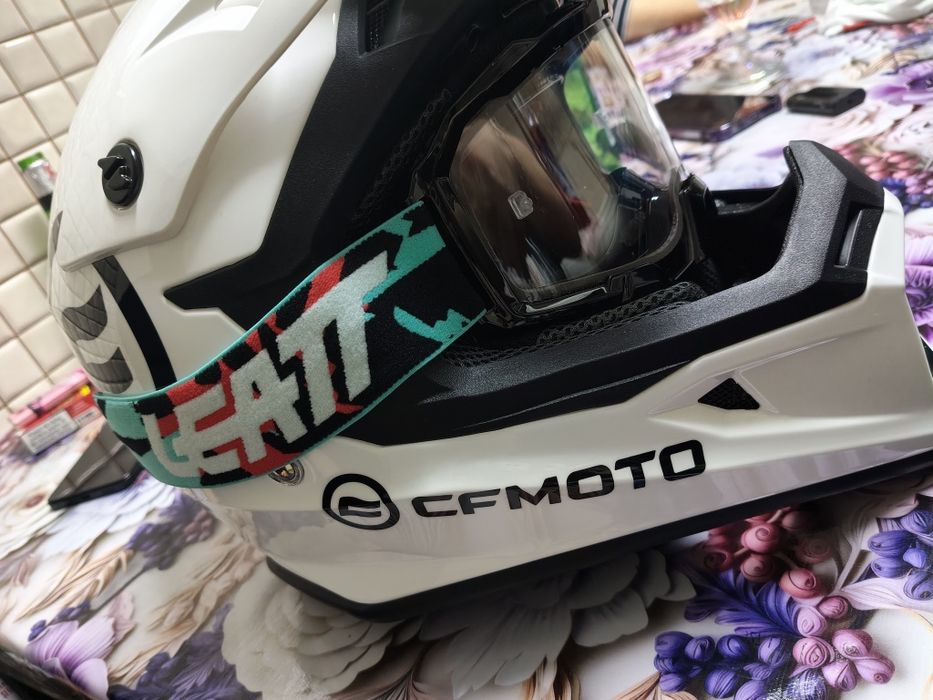 Vând casca CF MOTO și ochelari protecție Leatt