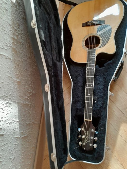 Гитара и усилитель звука