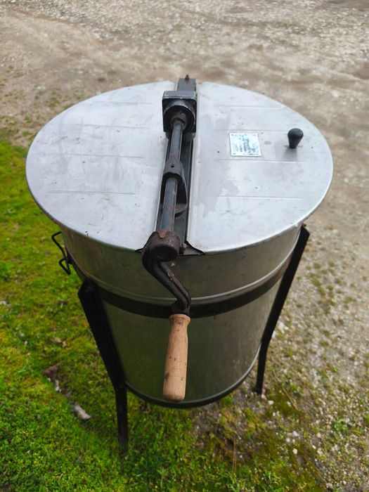 Центрофуга за мед