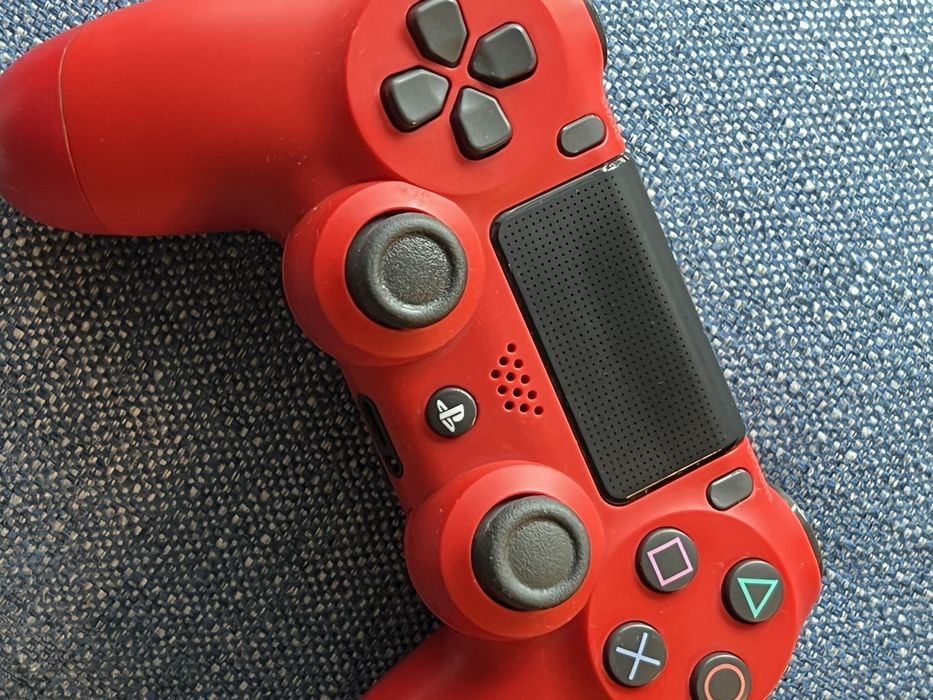 Vând manetǎ pentru consolǎ playstation