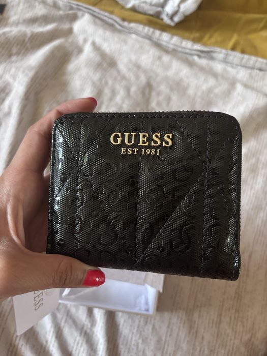 Ново портмоне Guess