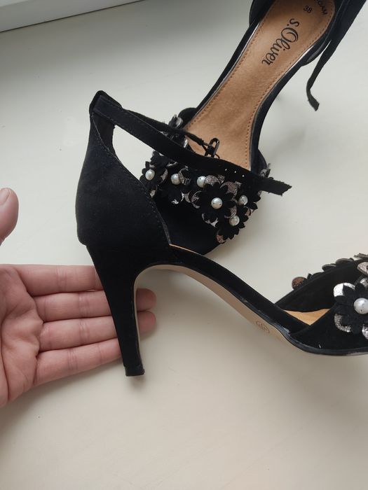 Продам босоножки