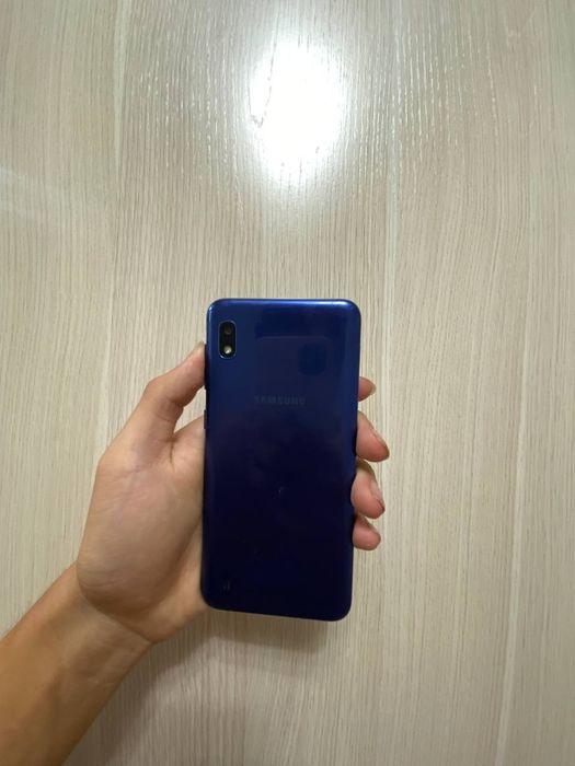 Смартфон Samsung A10 в хорошем состоянии