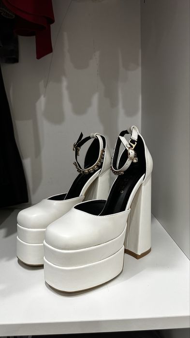 Продам туфли на высоком каблуке очень удобные