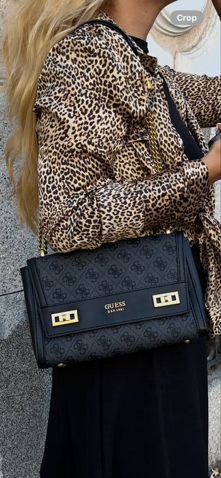 Дамска черна чанта Guess