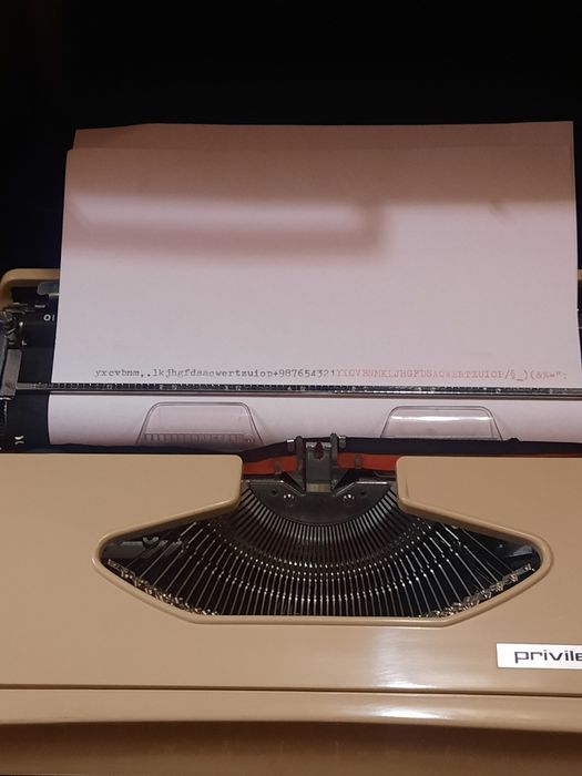Mașină de scris Privileg 270 impecabilă