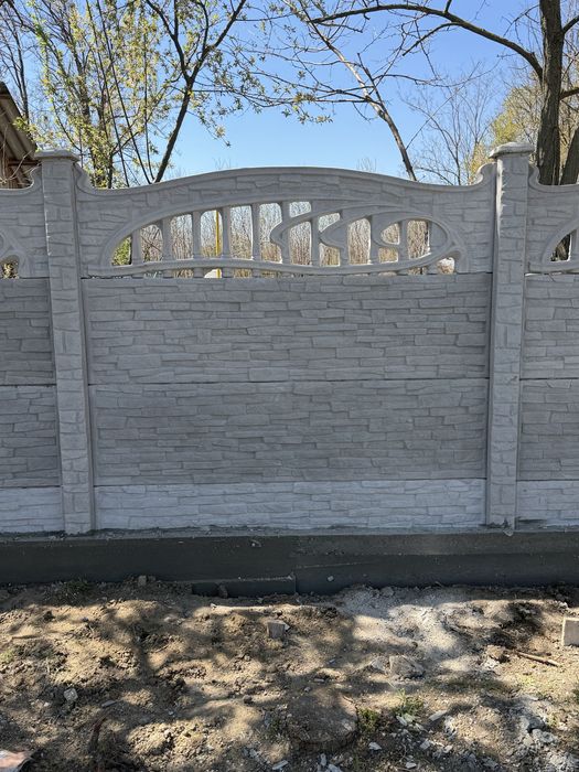 Gard beton / porti metalice-tabla decupata