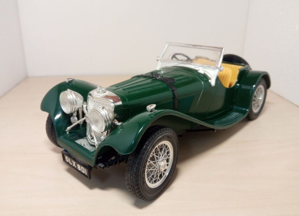Jaguar SS100 anul 1937bburago 1:18
Scara 1:18
Bburago 

Preț pe bucata