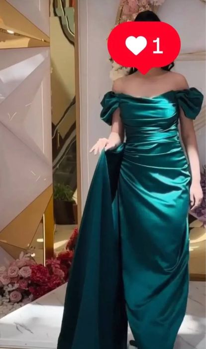 Роскошное изумрудное платье