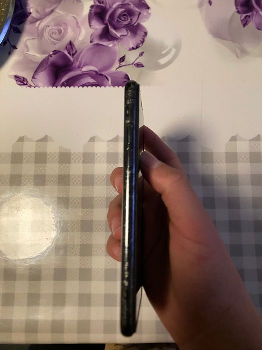 Продам айфон хр.